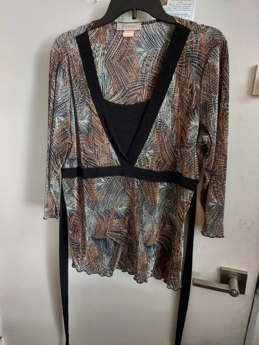 Dressbarn long sleeve pullover blouse with tie back, size L, brown, black, white